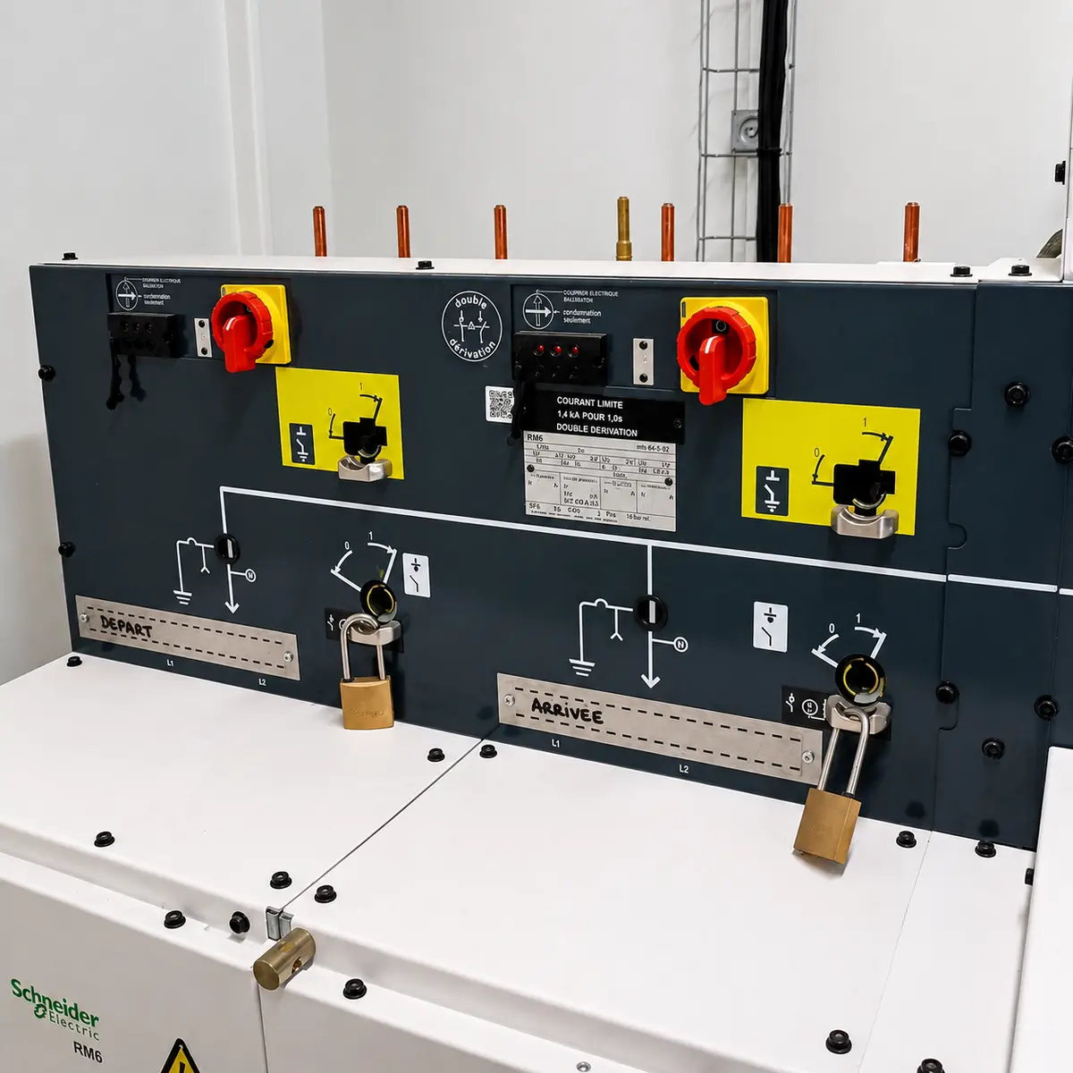 Cellules d’arrivée d’un poste haute tension